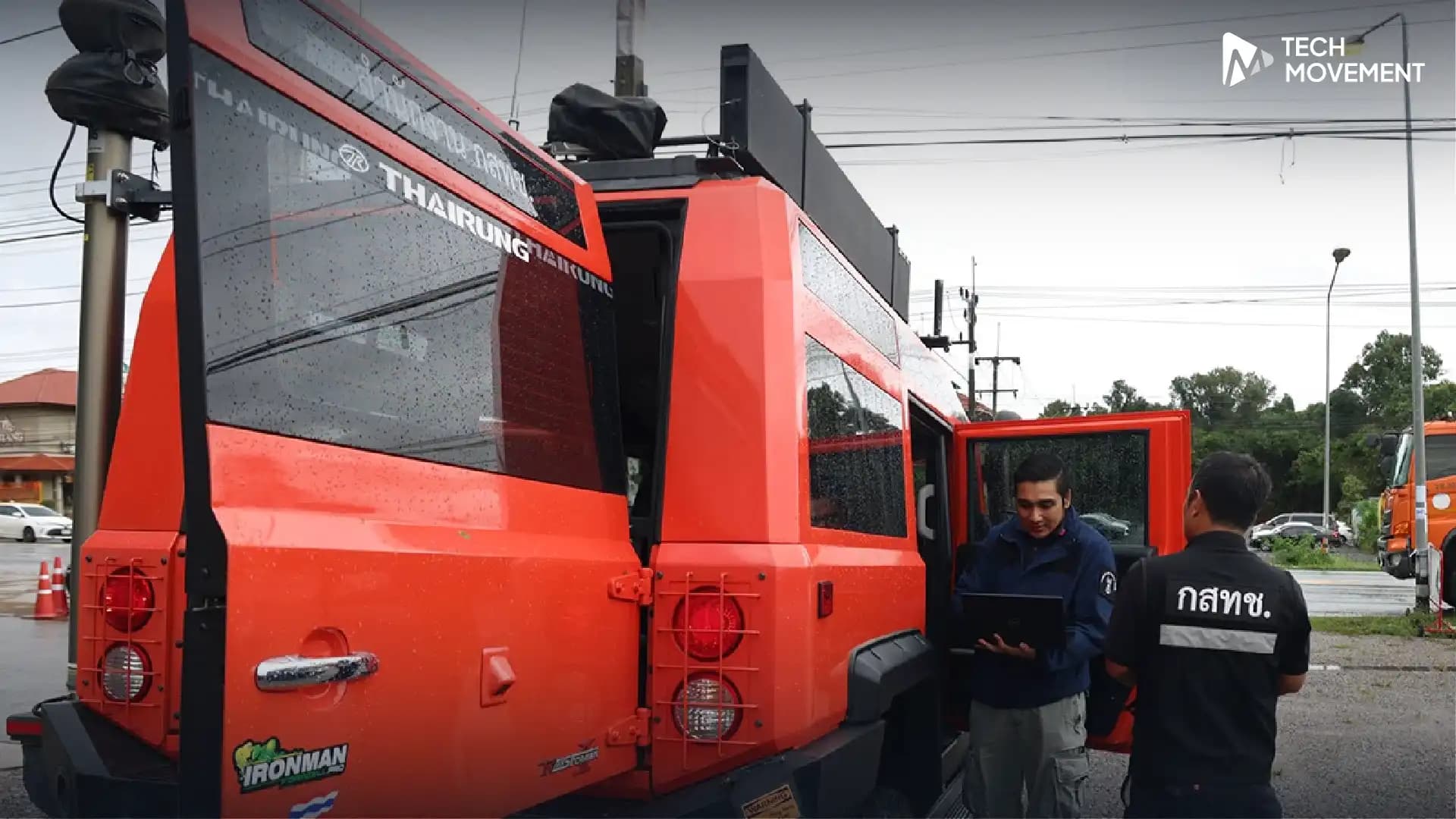 กสทช_ปรับองศาเสาสัญญาณ_ประสานค่ายมือถือนำรถโมบายล์ขยายสัญญาณ_ช่วยประชาชนให้กลับมาติดต่อในพื้นที่น้ำท่วมได้